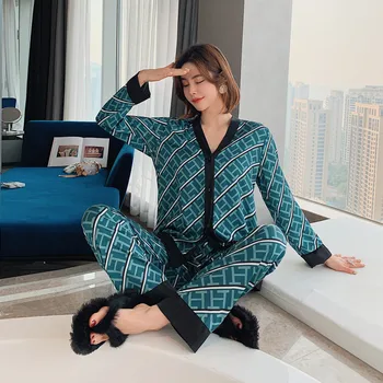 Ženske Pižame Nastavite Načrtovanja V Vratu Luksuzni Križ Pismo Tiskanja Sleepwear Svile Kot Doma Oblačila Velikosti More