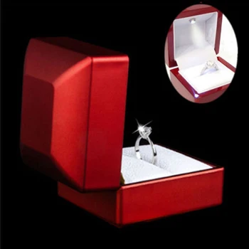 Nove Luksuzne Obroč Usnje Polje z LED Luči Posla Poročni Prstani Primeru Škatle Rdeča